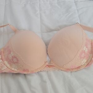 Victoria's Secret Peach Lace Bra